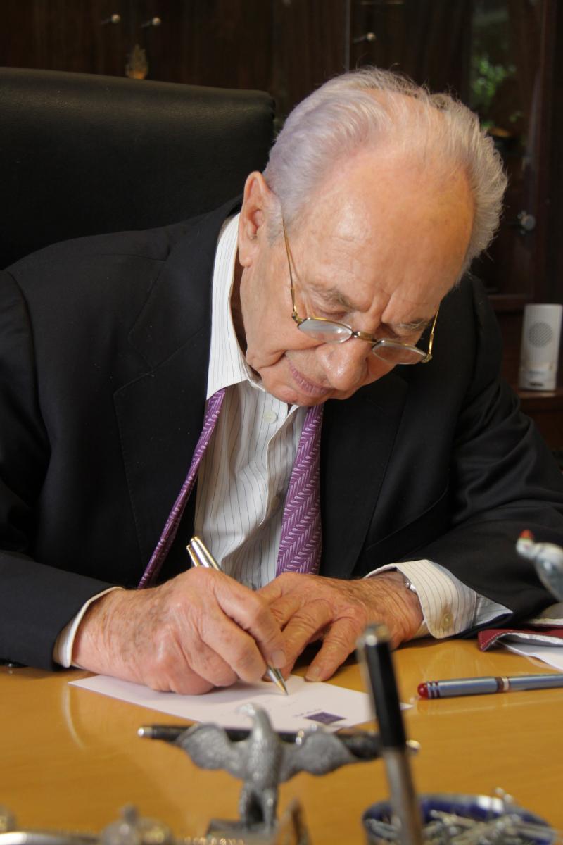 Peres greetings